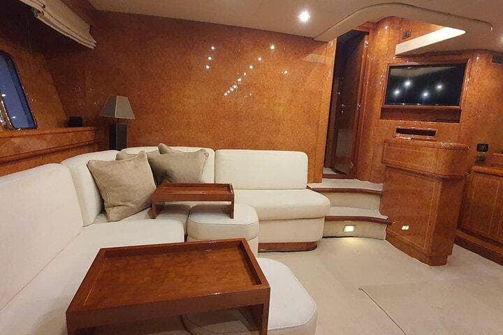 Mangusta 72 yacht saloon.1.jpg