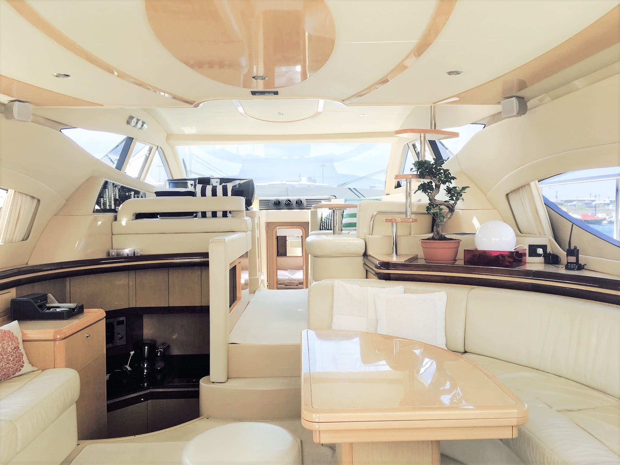 ferretti55_detail1_interior.jpg
