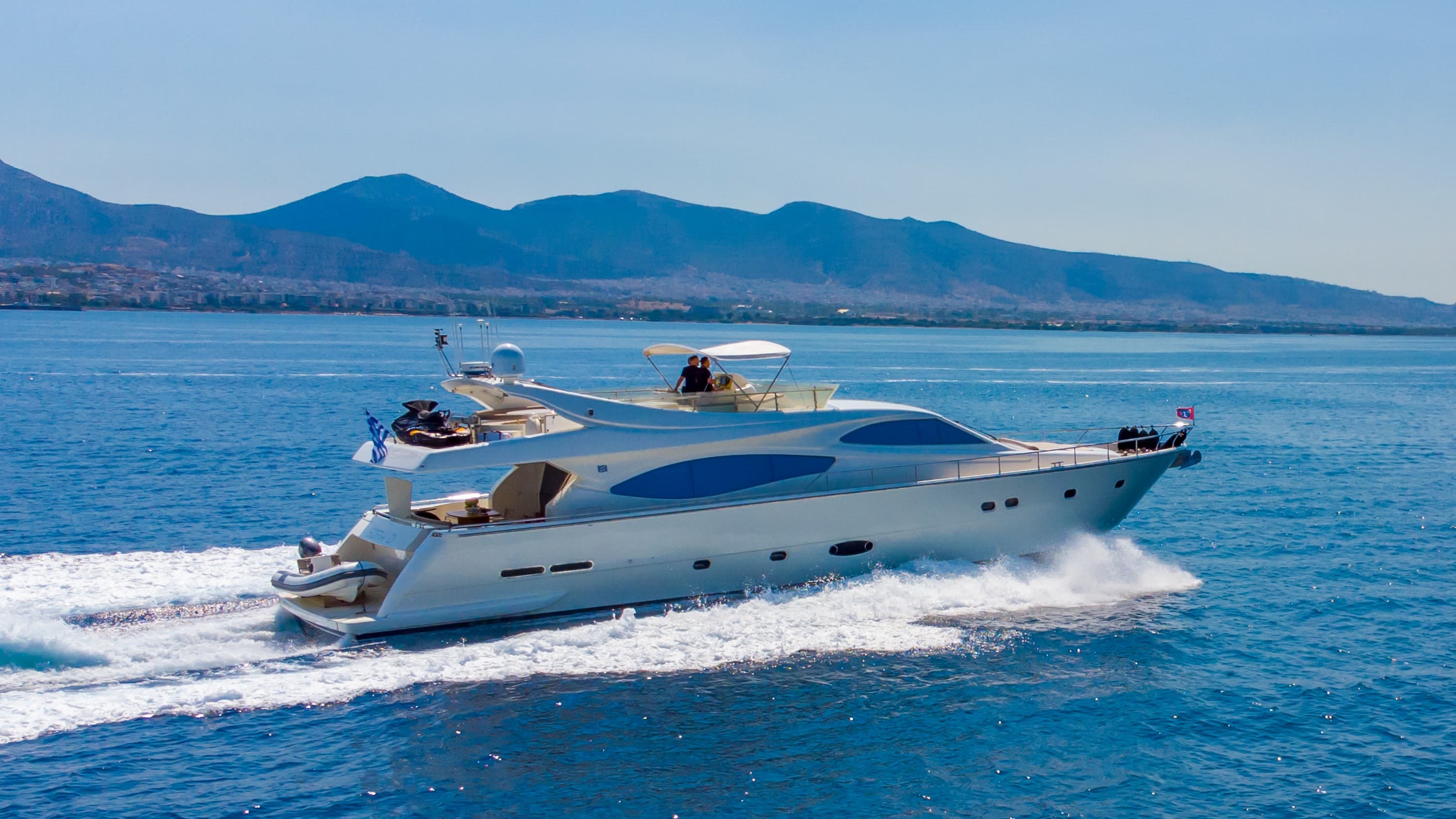 Ferretti 76