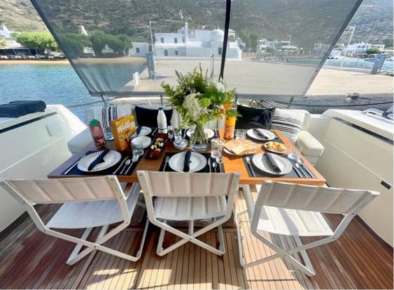 FERRETTI53_AFT.jpg