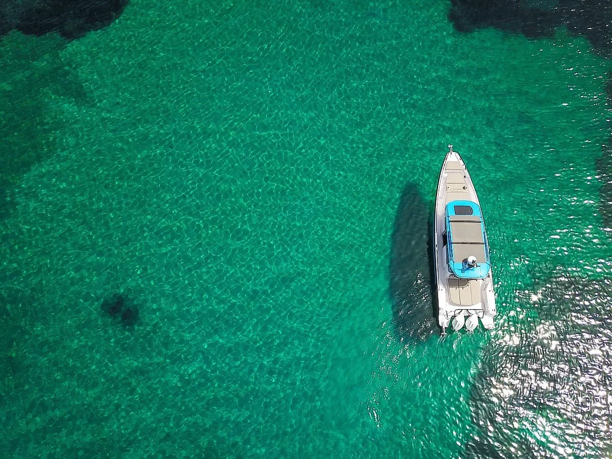 Axopar 37 Cross Cabin 4.jpeg