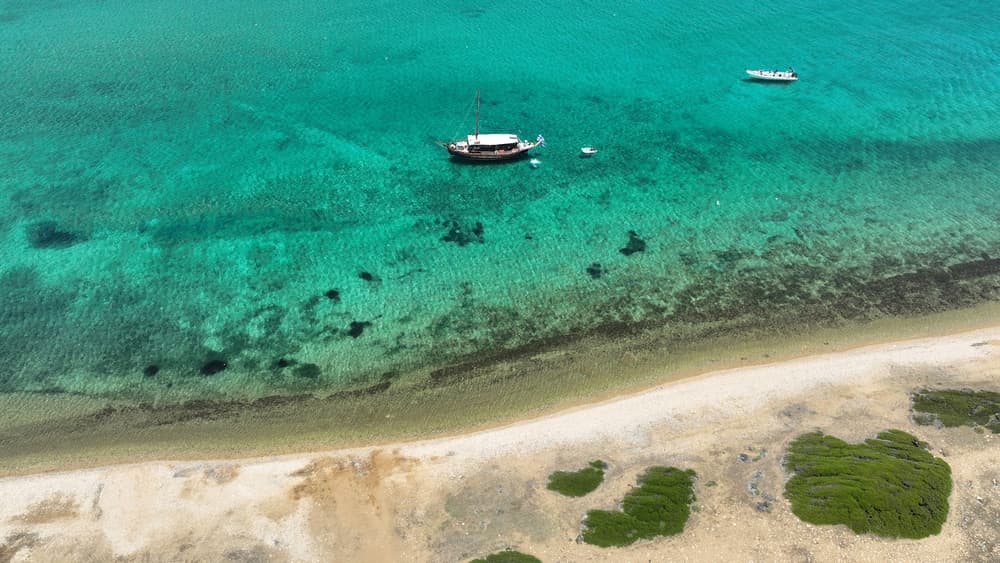 Panteronissia & Despotiko from Naxos | Private 8-hour yacht experience with De Antonio 42