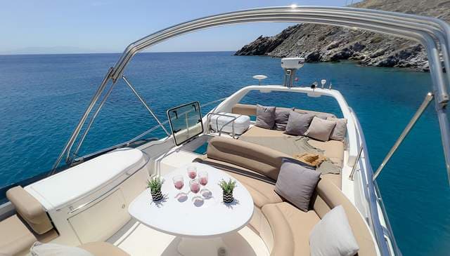 6_AZ58_Flybridge.jpg