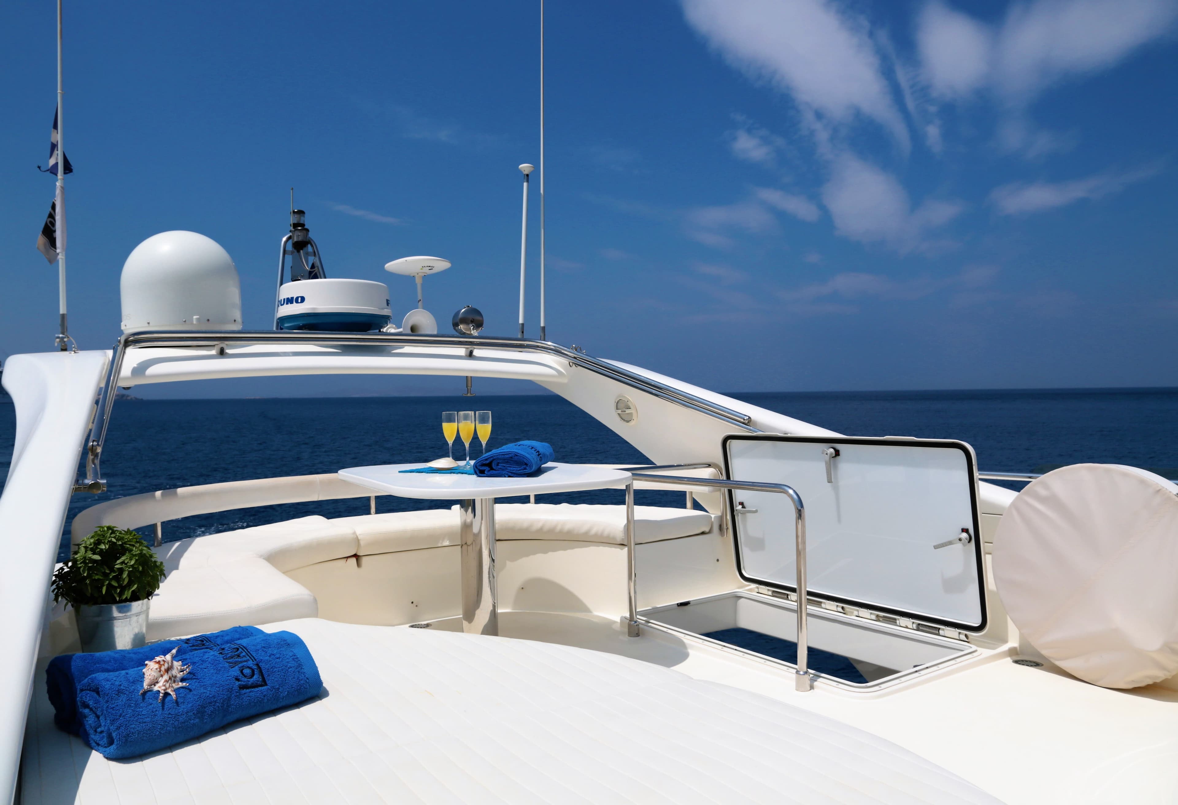 Ferretti55.Flybridge_detail.jpg