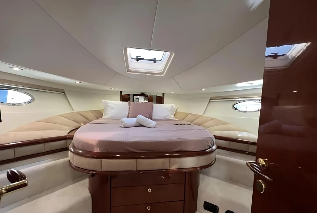 52 Fairline Fly - Bliss 3.jpg