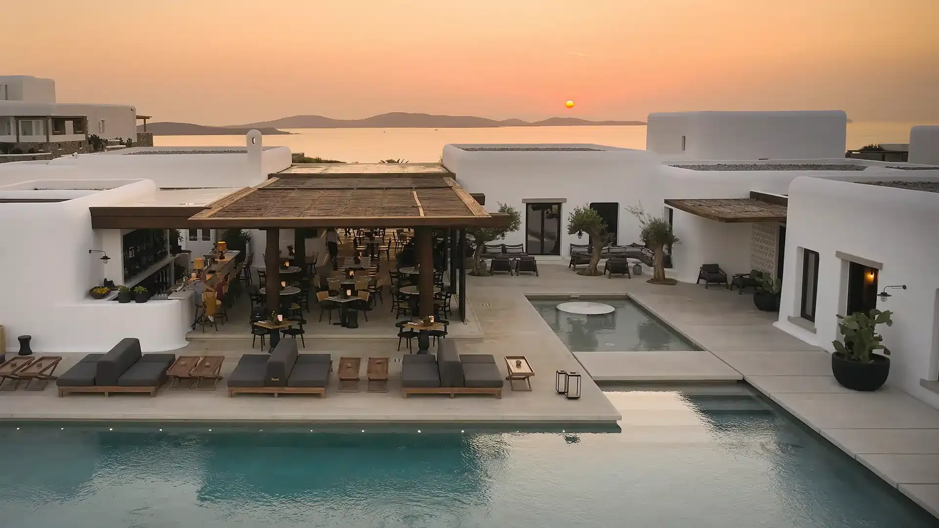 Culinary Delights on the Island of the Winds: Top Restaurants to Savor in Mykonos