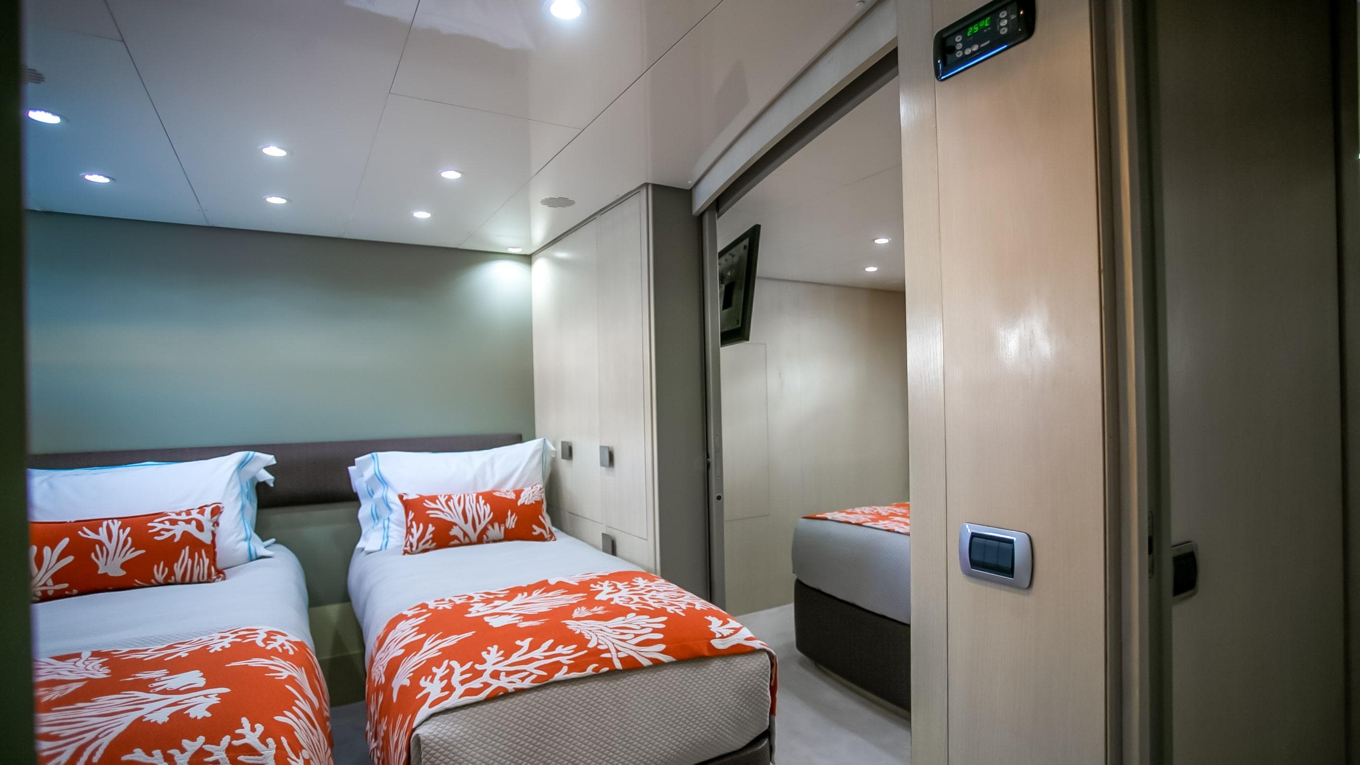 Baglietto 100_yacht_VIP cabin_twin-min.jpg